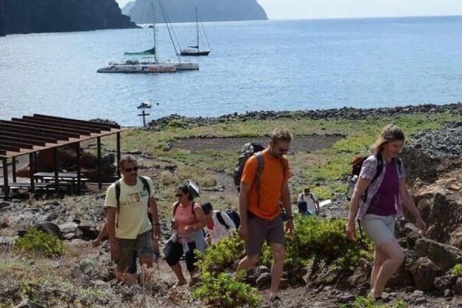 VOYAGE AUX ÎLES DÉSERTES EN CATAMARAN